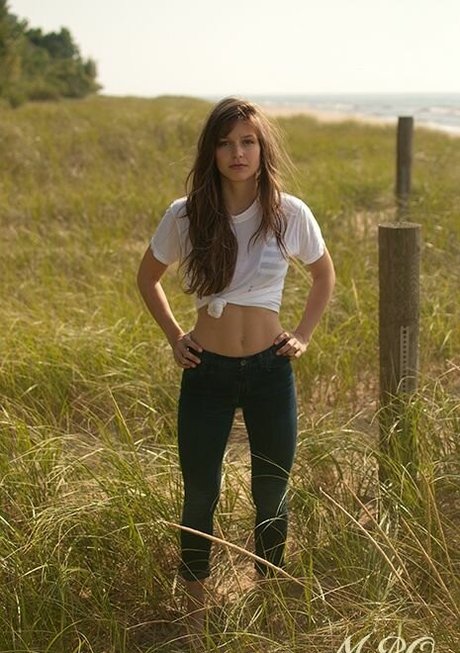 Melissa Benoist sex model pic