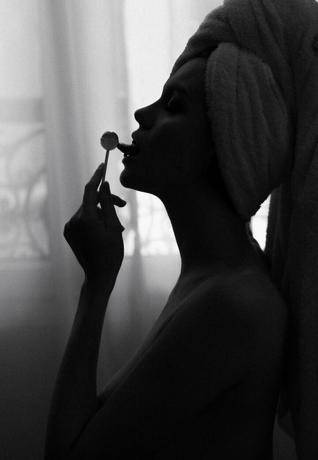 comedian onlyfans naked image