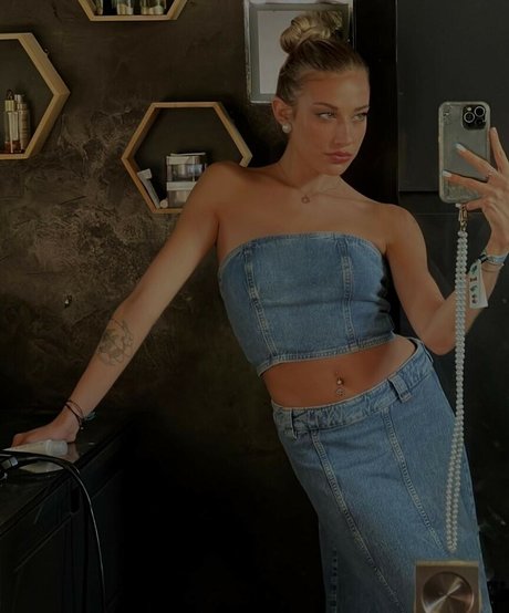 AlaiaJeanneau adult star pic