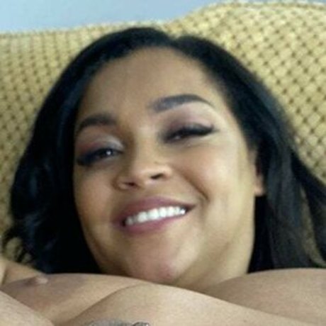 Ashlyn Peaks xxx actress pic