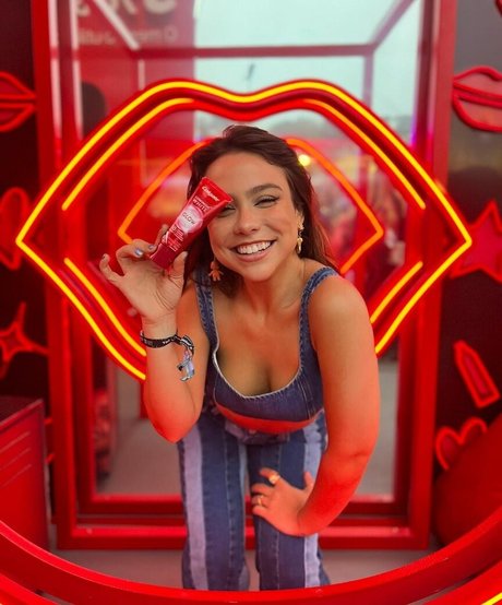 Bruna Carvalho model naked pic