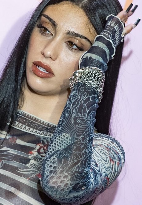 Lourdes Leon model free gallery