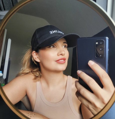 Cadaea top actress picture