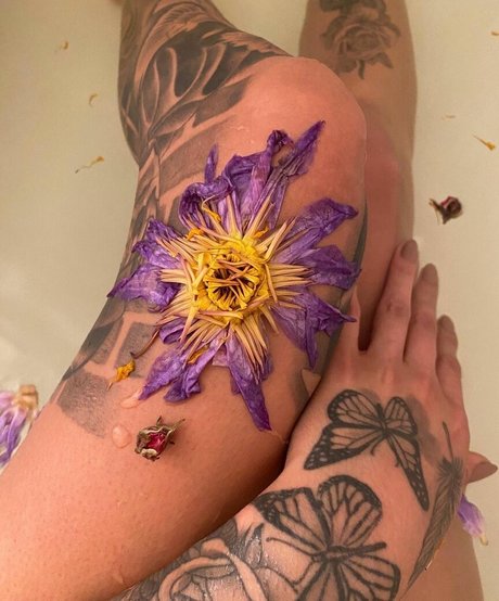 Listapia model best picture