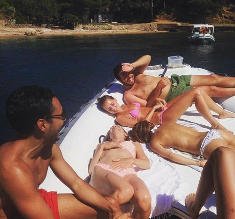 Alice Isaaz model perfect image