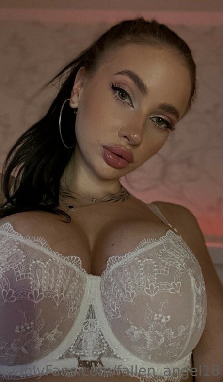 Fallen Angel 18 model exclusive picture