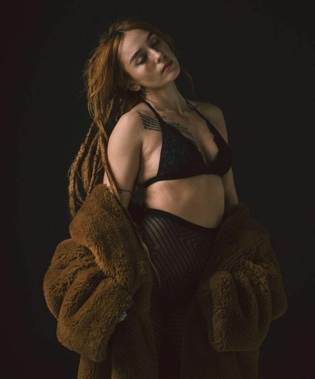 Eliza Grace high quality pornstar images