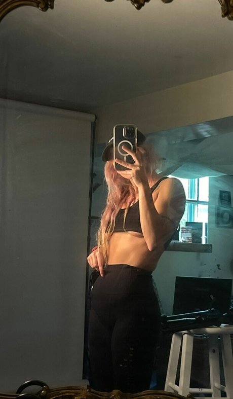 Eliza Grace erotic model image