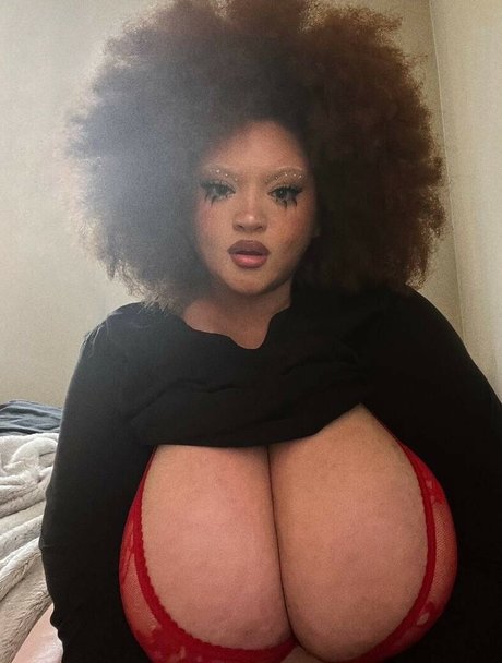 Nikkie Ginger pornstar pretty picture