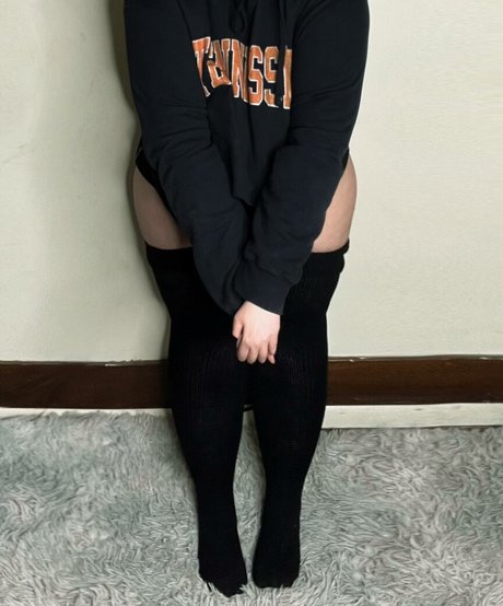 Nikkie Ginger pretty actress img