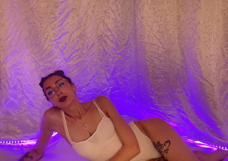 model onlyfans top img