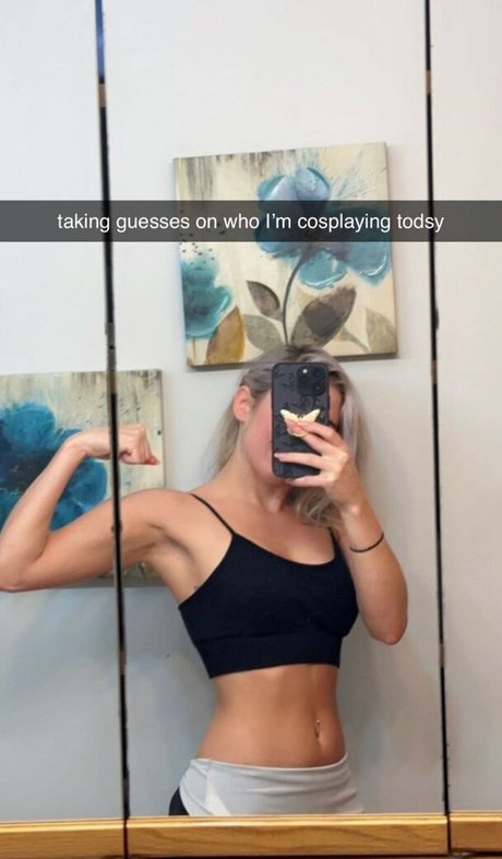 Hailsbee high quality actress pic