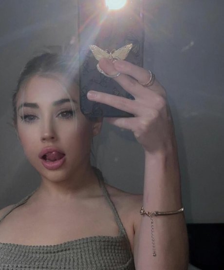 Hailsbee star erotic pics