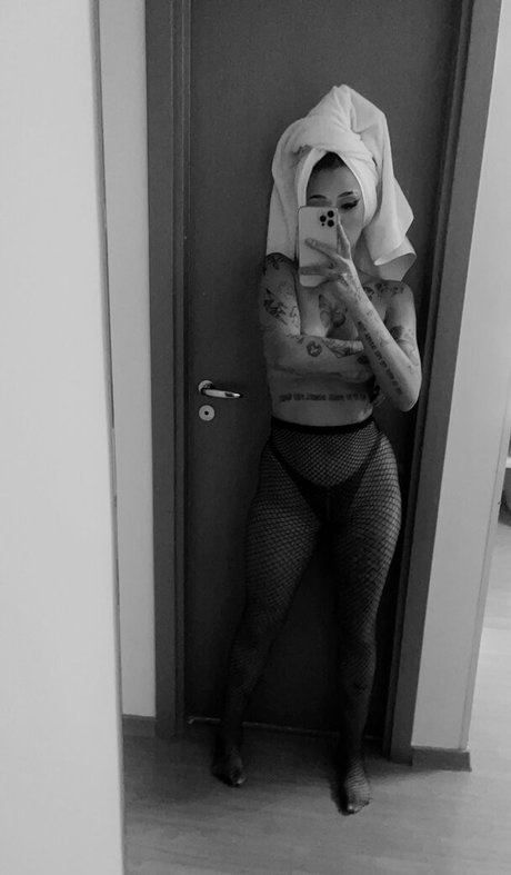 AZZY high quality actress photo