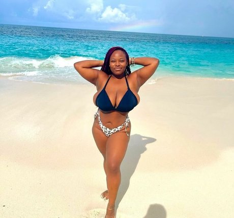 msolurin naked star photos