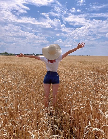 Alexandra Bodler exclusive star image