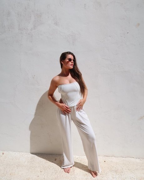 Sophie Stonehouse hot model img