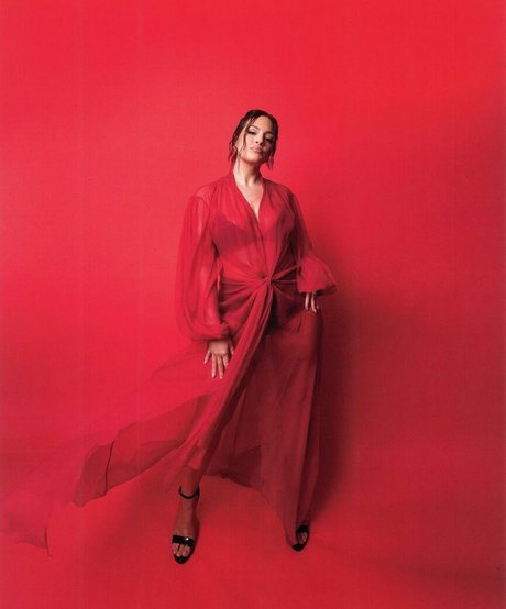 Ashley Graham nude actress pictures