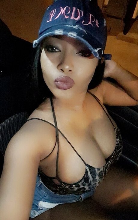 ilovecaramel nude pornstar img