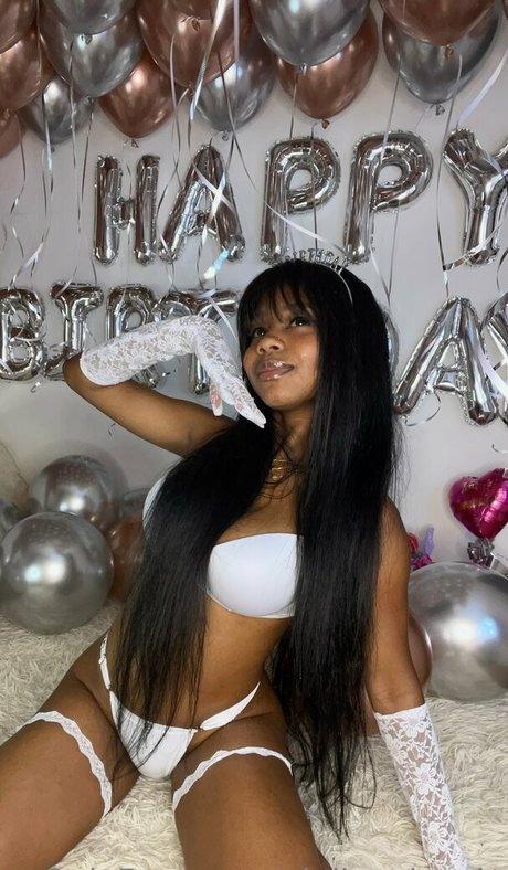 Giuliavalencia star hot photos