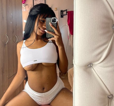 Giuliavalencia perfect star pictures