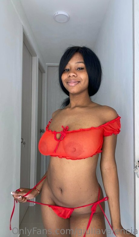 Giuliavalencia model pics