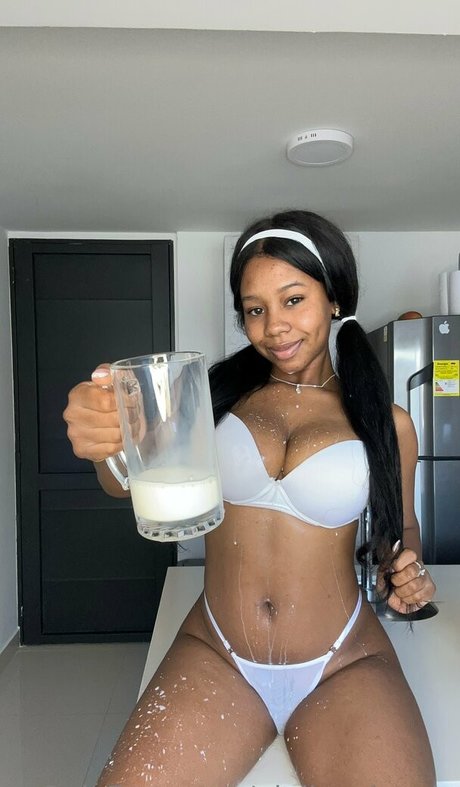 Giuliavalencia star naked picture