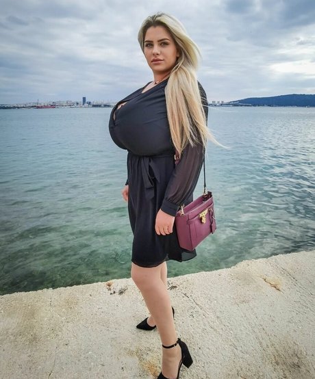 Nina Phoenix nudes model pic