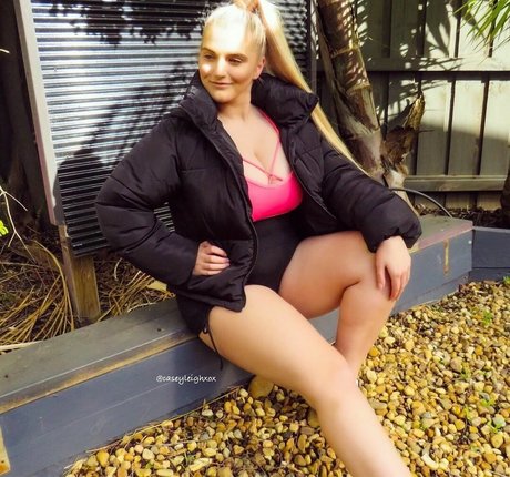 Casey Leigh adult model pictures