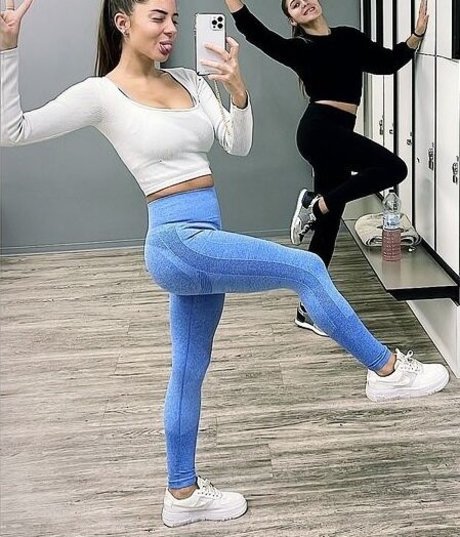 Bella mnz model image