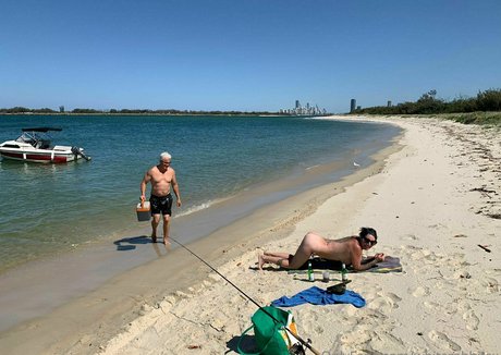 whiterabbitsx model naked gallery