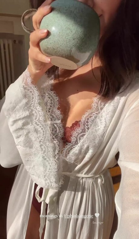 Ischtar Isik nice actress images