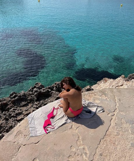 Ischtar Isik model top image