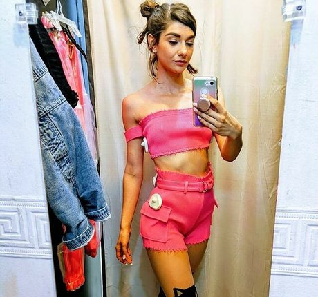 redhead skinny onlyfans free photos