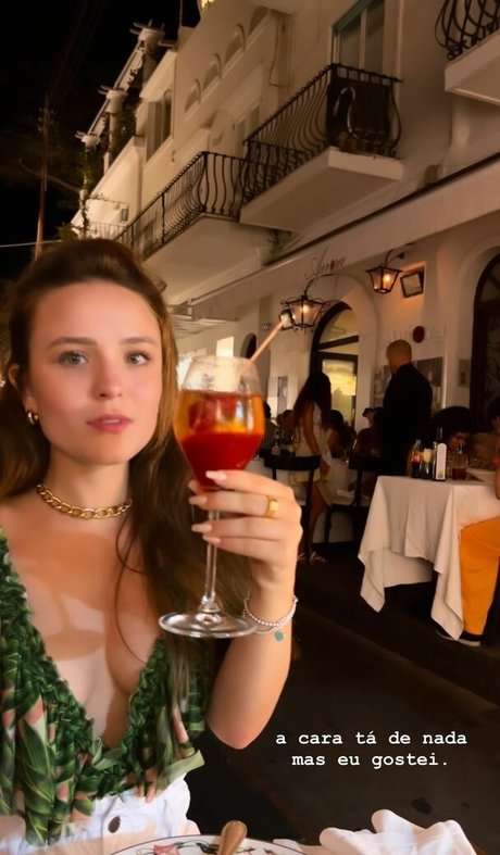 Larissa Manoela xxx pornstar photos