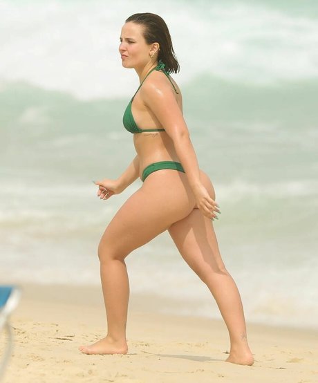 Larissa Manoela pornstar high quality gallery