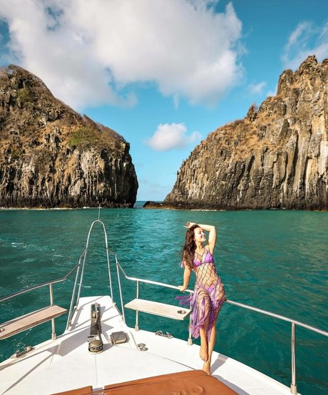 Larissa Manoela sexy pornstar img