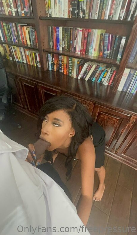 Freepressure naked star img