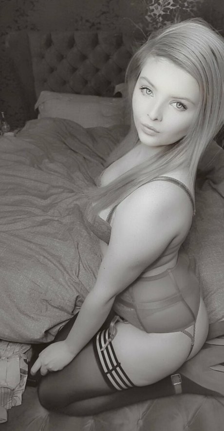 lexii louu model perfect image