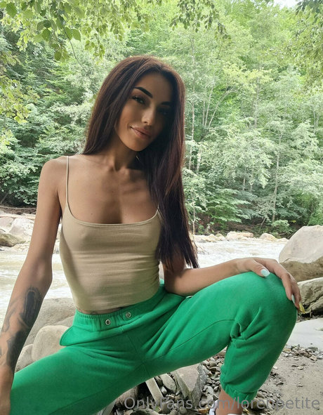 lorenpetite sexy pornstar pics