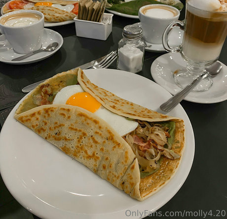 molly4 20 star naked galleries