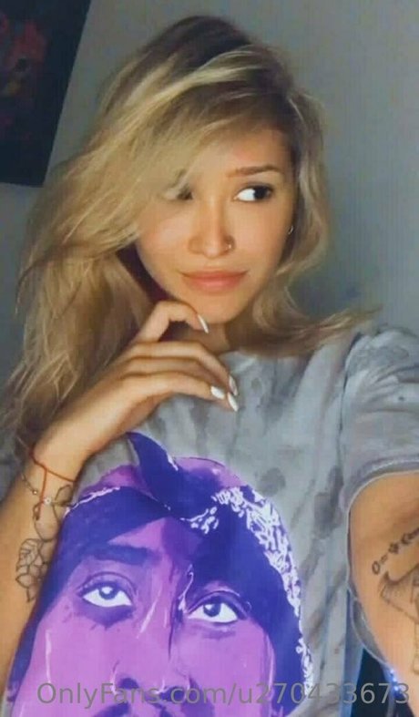 camil0530 naked star photos