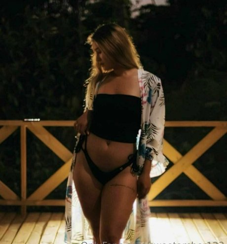 camil0530 adult model pic