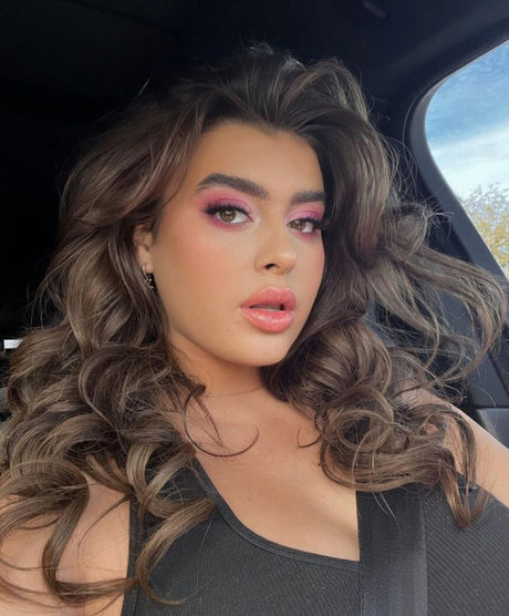 Kalani Hilliker high quality star photo