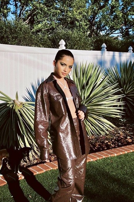 Isabela Merced model erotic img