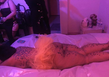 amazon leee model art photo