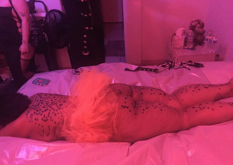 amazon leee sexy model pics