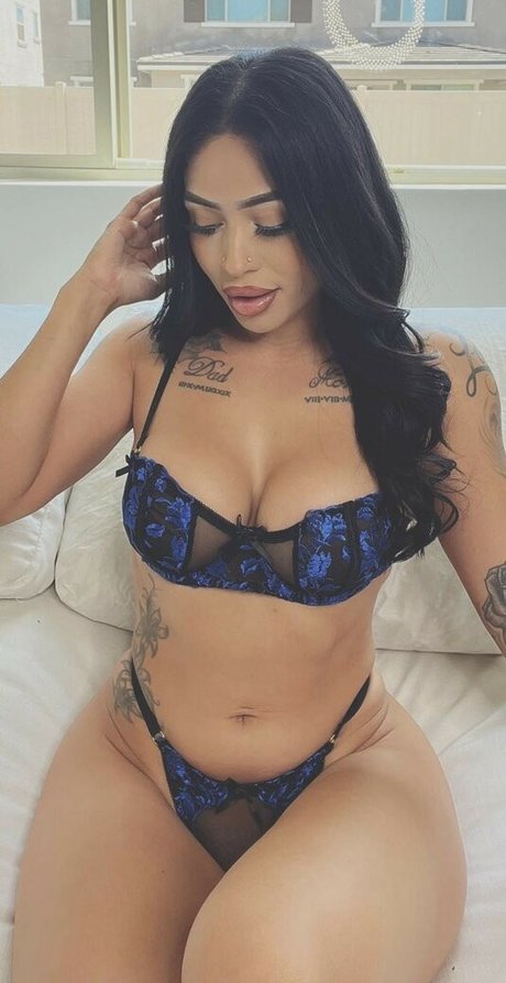 therealissalicious model naked pictures