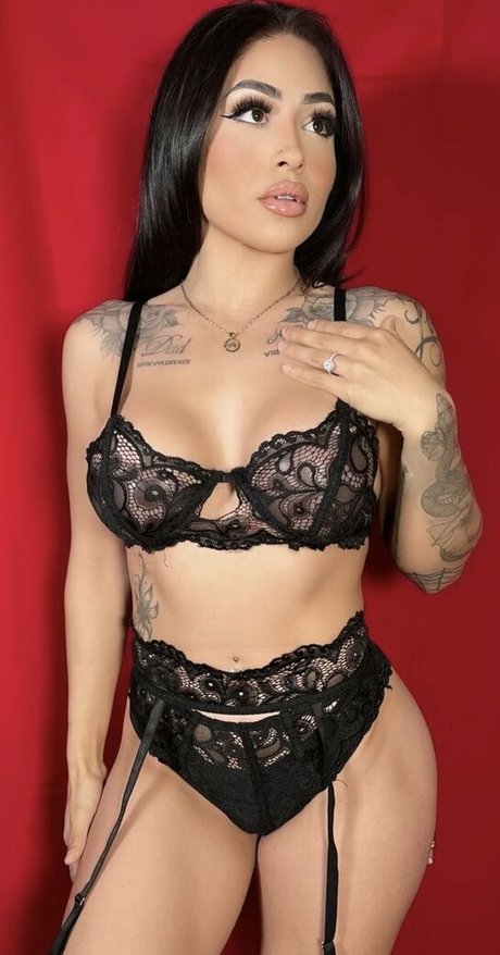 therealissalicious exclusive model photos