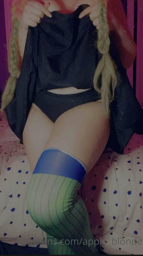 AppleBlonde hot star photos